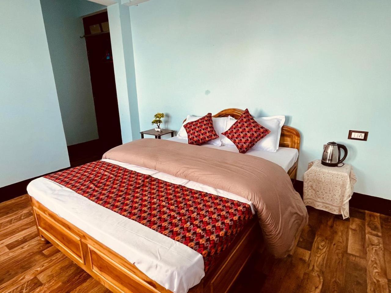 Forest Lodge - 80 Mts From Mall Road Darjeeling  Exteriör bild