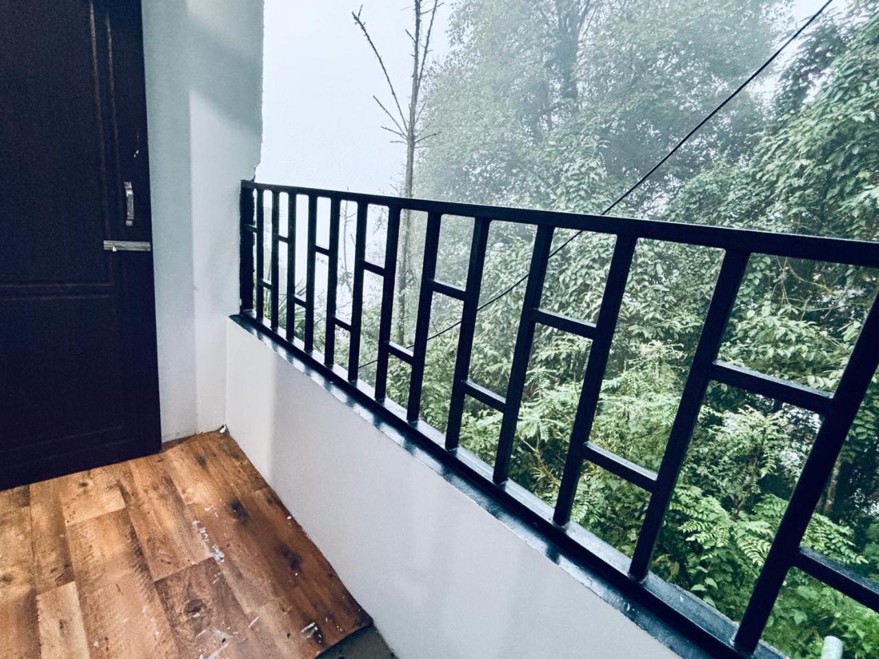 Forest Lodge - 80 Mts From Mall Road Darjeeling  Exteriör bild