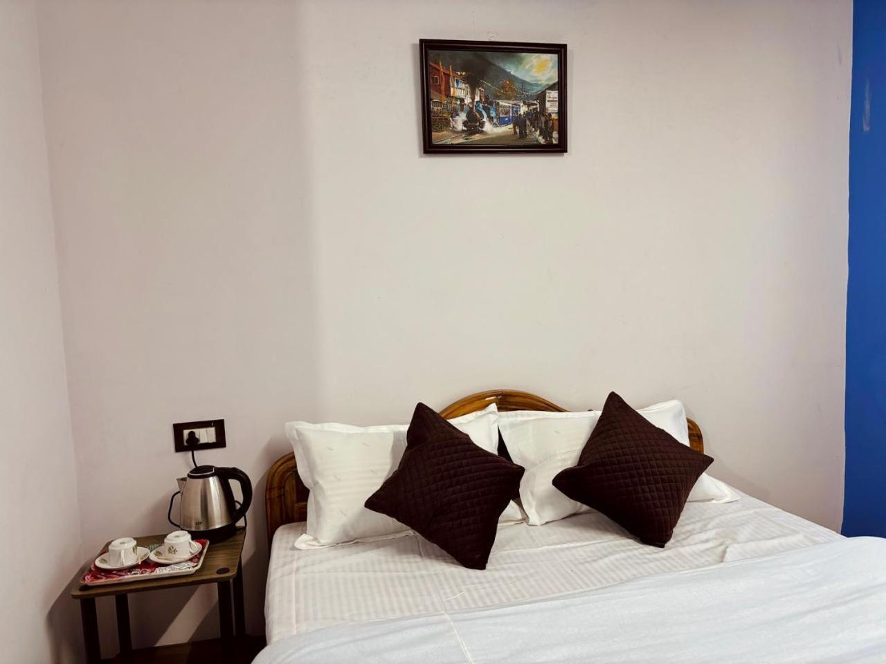 Forest Lodge - 80 Mts From Mall Road Darjeeling  Exteriör bild