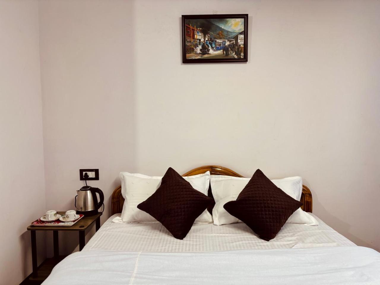 Forest Lodge - 80 Mts From Mall Road Darjeeling  Exteriör bild