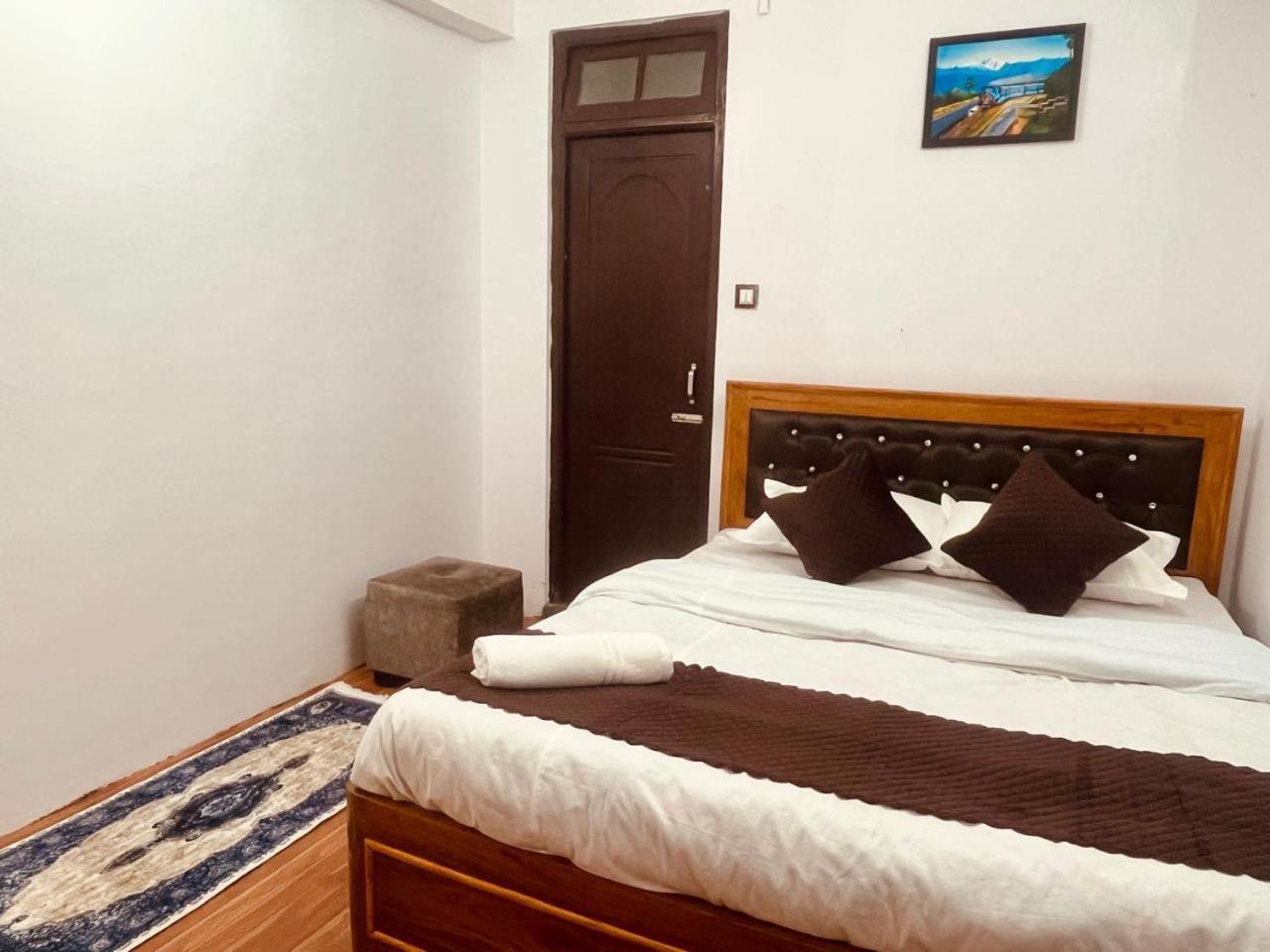 Forest Lodge - 80 Mts From Mall Road Darjeeling  Exteriör bild