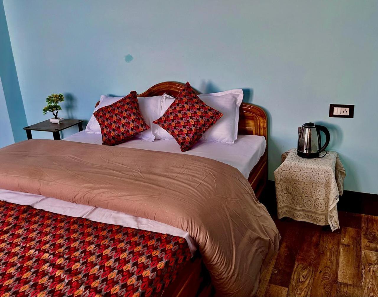 Forest Lodge - 80 Mts From Mall Road Darjeeling  Exteriör bild